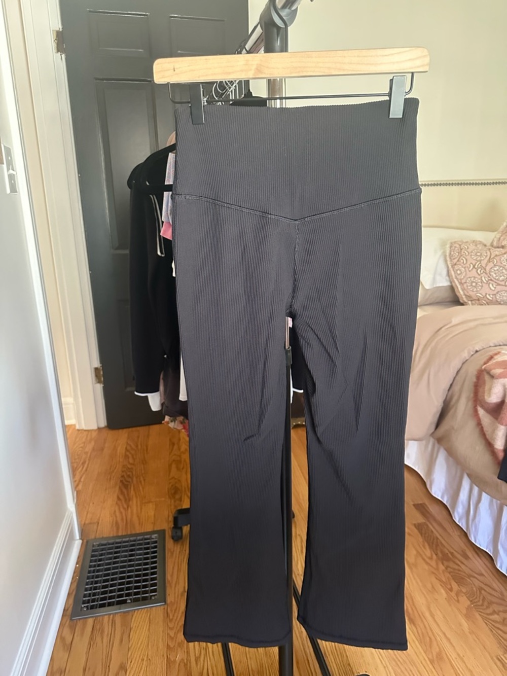 Athleta Elation Rib Crop Flare Leggings in Black Size Medium - Picture 6 of 10